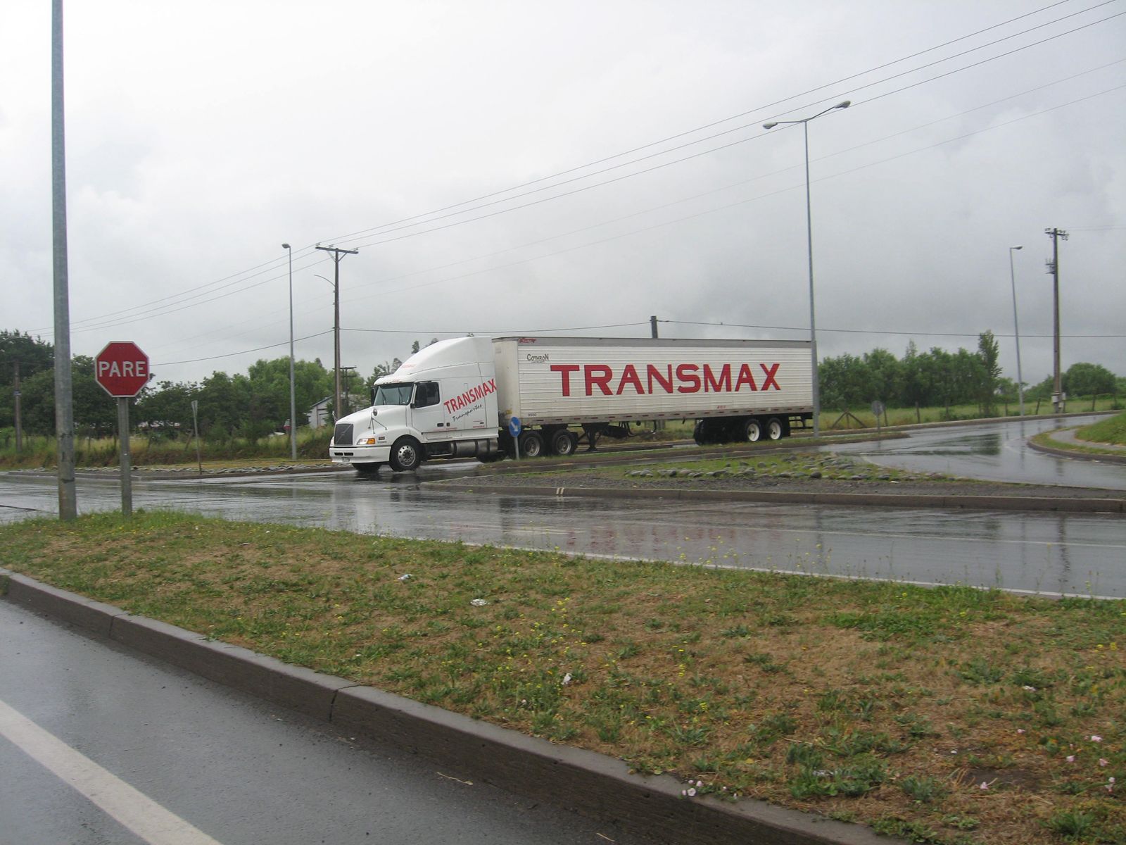 Camión de TransMax en la carretera austral