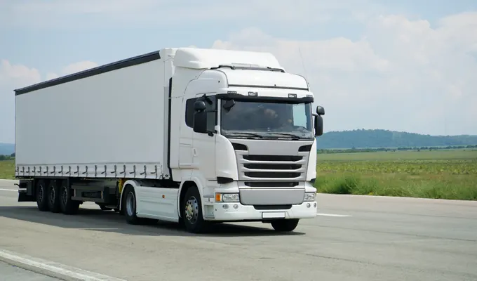 Camión de TransMax en ruta desde Coyhaique hacia Santiago